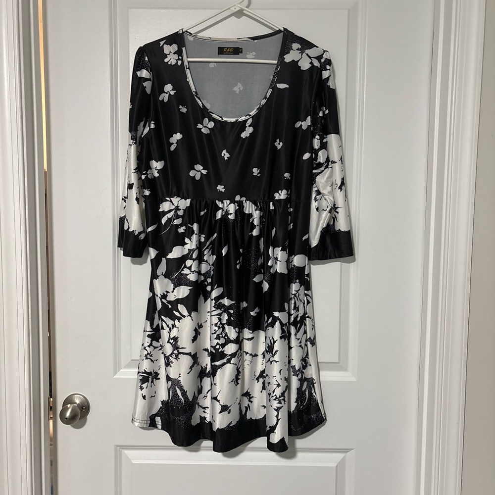 R&B Collections Black and White Floral Long Sleeve Dress-1X